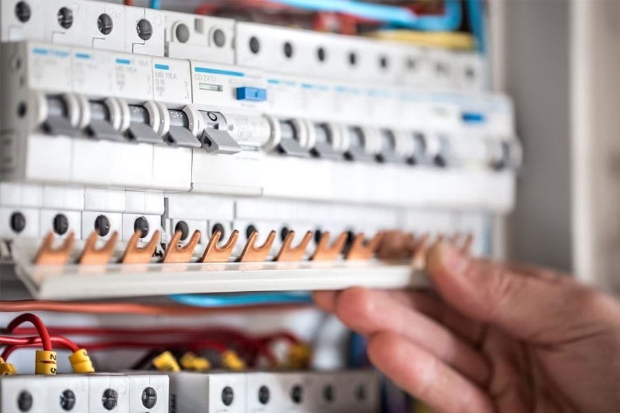 Installation et rénovation électrique professionnelle - MHN Construction